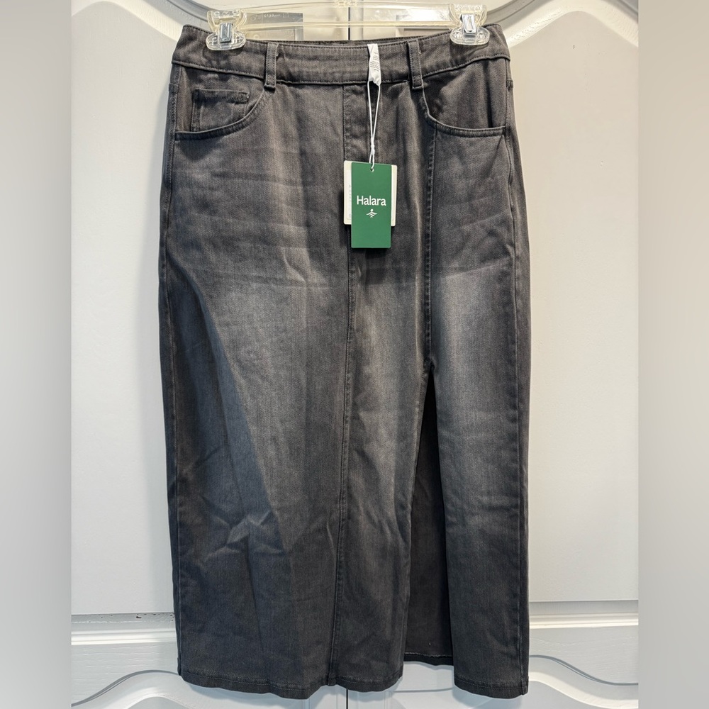 HALARA Charcoal Gray Denim Skirt with Front Slit